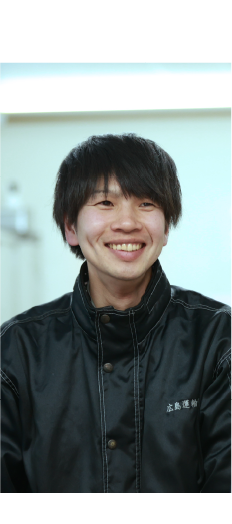 笑顔の男性社員