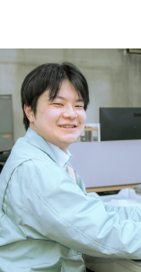 笑顔の男性社員