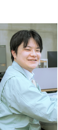 笑顔の男性社員