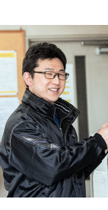 笑顔の男性社員