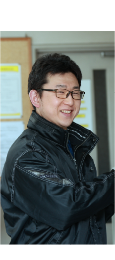 笑顔の男性社員
